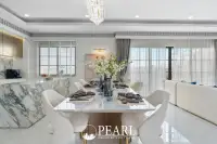 4 Bedroom House for Sale in The Palm Grandio's luxurious en-suite bathroom