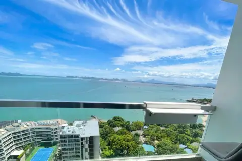 1 Bedroom Condo for Sale at Palm Wongamat spacious bedroom with king-size bed