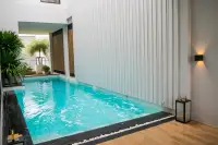 4 Bedroom House for Sale in Tree Villa modern kitchen with island