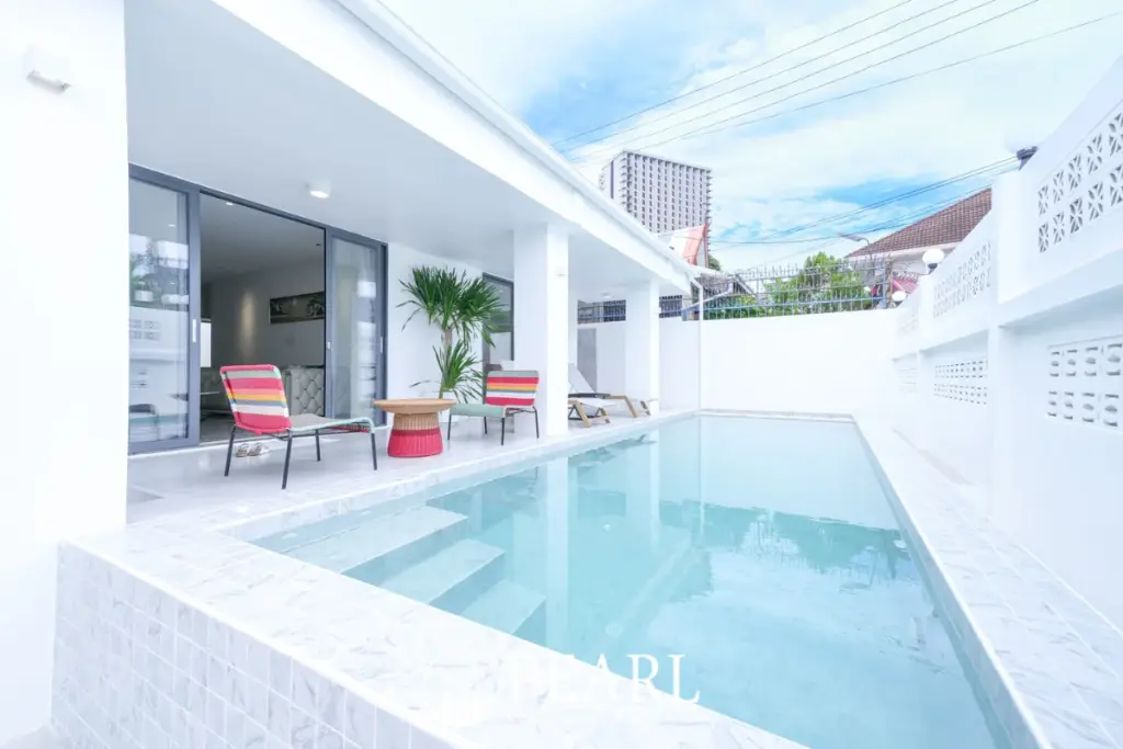 4 Bedroom House for Sale in Central Pattaya exterior front view