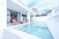 4 Bedroom House for Sale in Central Pattaya exterior front view