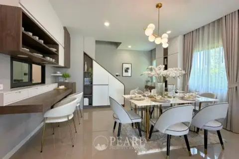 4 Bedroom House for Sale at Tropical Village master bedroom with ensuite