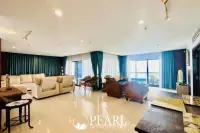 2 Bedroom Condo for Sale in Baan Haad Uthong Condominium master bedroom with king-size bed