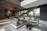 5 Bedroom Villa for Sale in Nong Prue spacious open-plan living room
