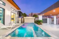 4 Bedroom House for Sale in Central Pattaya spacious living room