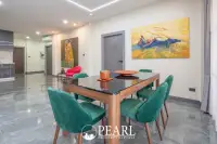 3 Bedroom Condo for Sale in Sunrise Beach Residence second bedroom with built-in wardrobe