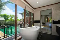 5 Bedroom House for Sale in East Pattaya spacious living room