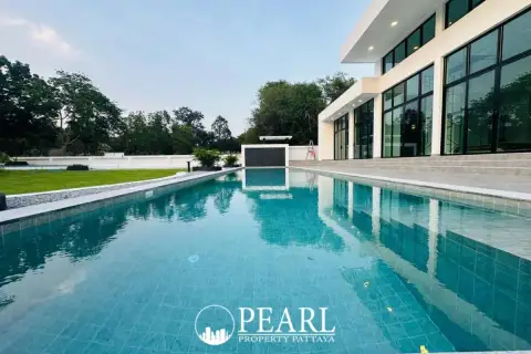 4 Bedroom House for Sale in Central Pattaya private swimming pool
