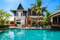 5 Bedroom House for Sale in East Pattaya exterior with garden