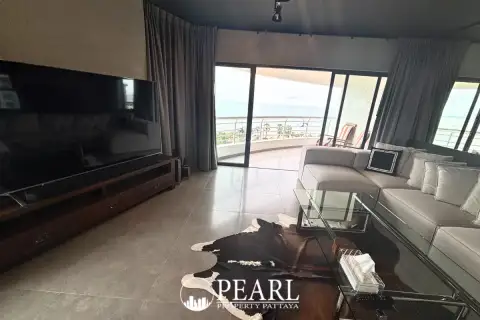 1 Bedroom Condo for Sale in Metro Jomtien Condotel balcony with sea view