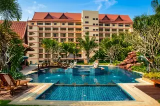 Nova Mirage Wongamat large swimming pool with fountains, a decorative bridge, and a multi-story condo building.