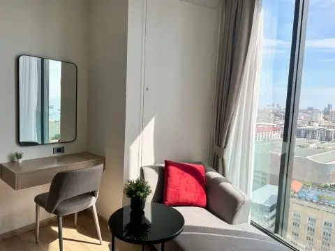1 Bedroom Condo for Sale at EDGE Central Pattaya seating nook with mirror, desk and panoramic city view