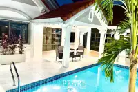 4 Bedroom House for Sale in Wantana Village fully equipped kitchen with island