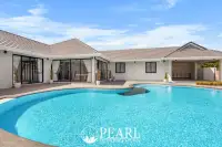 3 Bedroom House for Sale in East Pattaya swimming pool