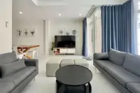 10 Bedroom House for Sale in Central Pattaya outdoor patio and garden area