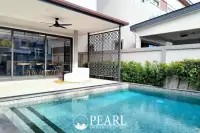 3 Bedroom Villa for Sale in Bang Lamung master bedroom with ensuite