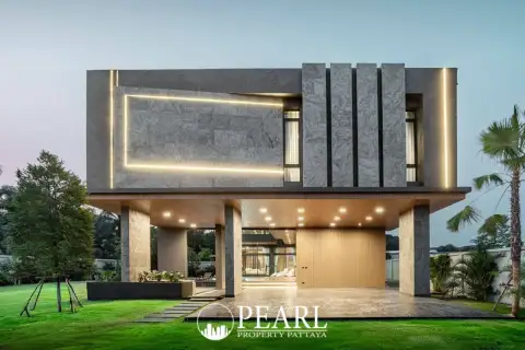 4 Bedroom House for Sale in The Sylva Pattaya modern kitchen with island