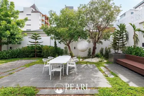 8 Bedroom House for Sale in Jomtien private swimming pool