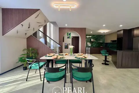 5 Bedroom House for Sale in Country Club Villa modern kitchen