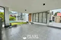 3 Bedroom House for Sale in Thamber Private Pool Villa spacious living room