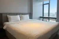 1 Bedroom Condo for Rent at Beverly Mountain Bay Pattaya bedroom with king bed and floor-to-ceiling city view window