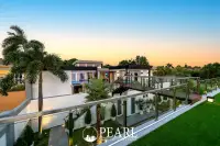 6 Bedroom House for Sale in Central Pattaya spacious living room