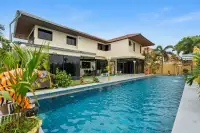 5 Bedroom House for Sale in Pattaya Paradise Village 2 spacious living room