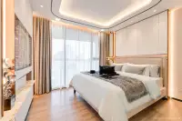 1 Bedroom Condo for Sale at Aquarous Jomtien Pattaya luxury bedroom with king bed, LED cove ceiling, and floor-to-ceiling windows