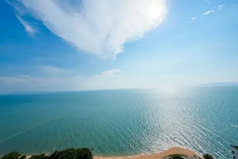 3 Bedroom Condo for Sale in Sands Condominium master bedroom with en-suite bathroom