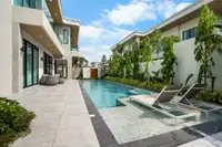 4 Bedroom House for Sale in Perla Villa master bedroom with ensuite bathroom