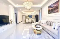 4 Bedroom House for Sale in TW. Garden Hill spacious living room