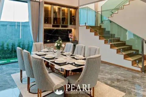 4 Bedroom House for Sale in L Pattaya modern kitchen with island