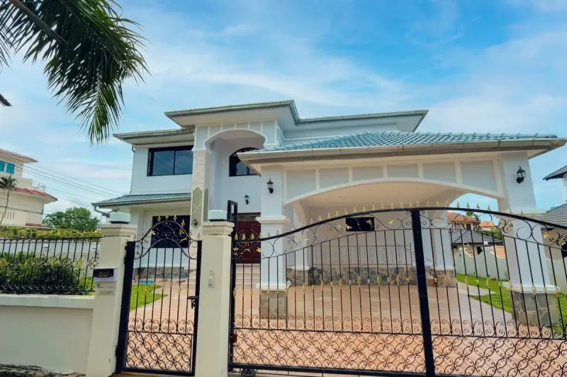 4 Bedroom House for Sale at Paradise Villa 1 & 2 – Villa/House for Sale in Pattaya