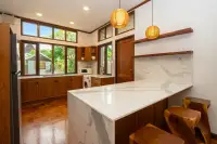 5 Bedroom House for Sale in East Pattaya master bedroom with ensuite