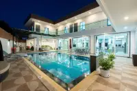 8 Bedroom House for Rent in Na Kluea two-story villa with illuminated pool at night