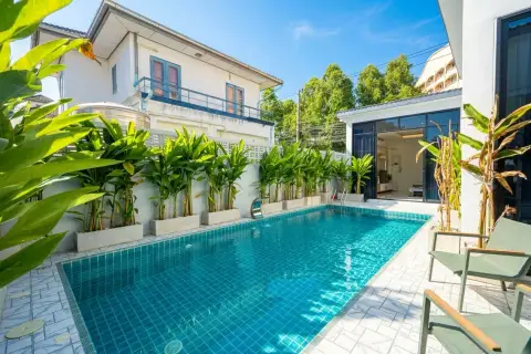 4 Bedroom Villa for Sale in Nong Prue spacious living room