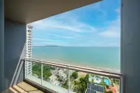 3 Bedroom Condo for Sale in Veranda Residence Pattaya master bedroom with sea view