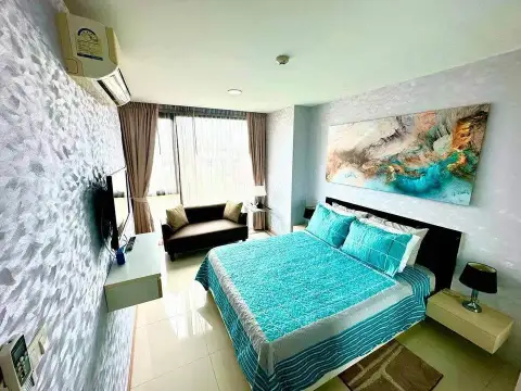 1 Bedroom Condo for Sale at Acqua Condo living and dining area with black sofa and pendant lights