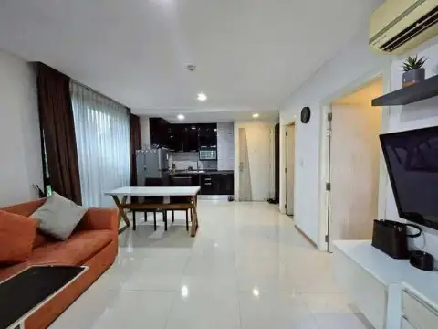 1 Bedroom Condo for Rent at Acqua Condo open-plan living area with dining table and kitchen view