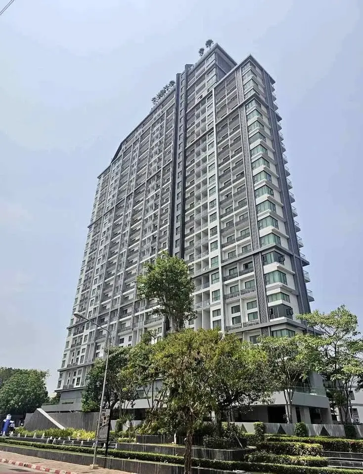 1 Bedroom Condo for Rent at Arcadia Millennium Tower exterior view of the high-rise building and landscaped entrance
