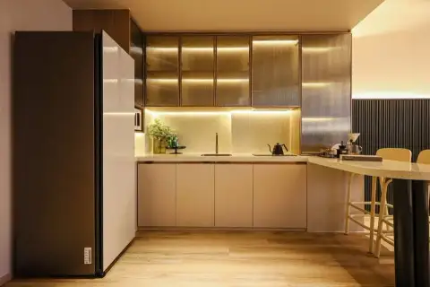 1 Bedroom Condo for Sale at Arom Wongamat modern kitchen with ribbed glass cabinets and breakfast counter