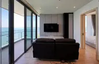 2 Bedroom Condo for Sale at Arom Wongamat, Pattaya, Thailand — 2-bedroom Condo — photo 2