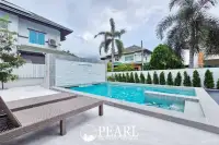 4 Bedroom House for Sale in Green Field Villas 1 spacious living room