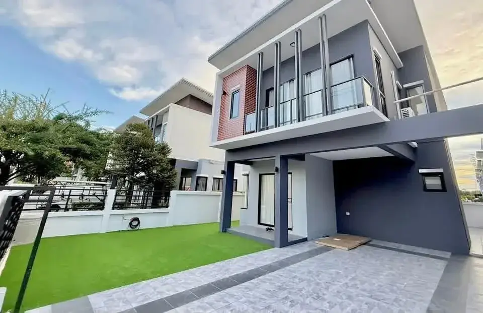 4 Bedroom House for Rent at Baan Fah Greenery Loft modern two-story exterior with artificial grass front yard