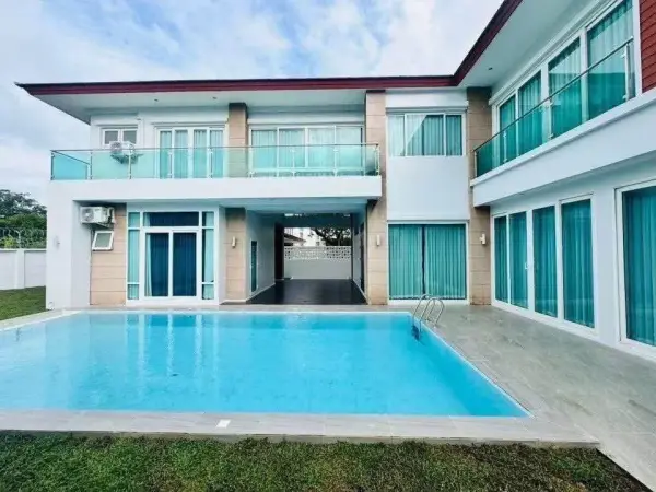5 Bedroom House for Sale at Sea Breeze Villa Pattaya