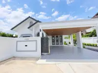 3 Bedroom House for Sale in Bang Lamung, Pattaya, Thailand — 3-bedroom House — photo 1