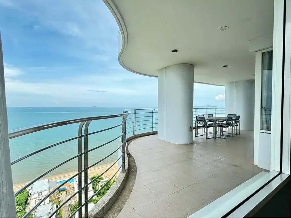 3 Bedroom Condo for Sale at Bang Saray Beach Condominium curved balcony with dining table and panoramic sea view