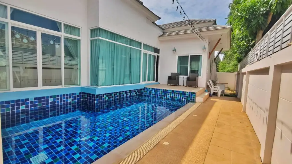 3 Bedroom House for Rent in Bang Sare private pool with blue mosaic tiles and covered patio seating