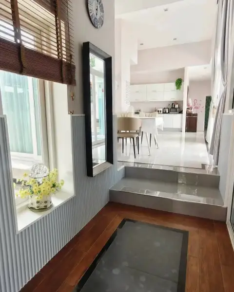 3 Bedroom House for Rent in Bang Sare entrance hallway with mirror, wooden flooring, and kitchen view