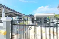 4 Bedroom House for Sale in Bang Sare black metal entrance gate and front driveway view
